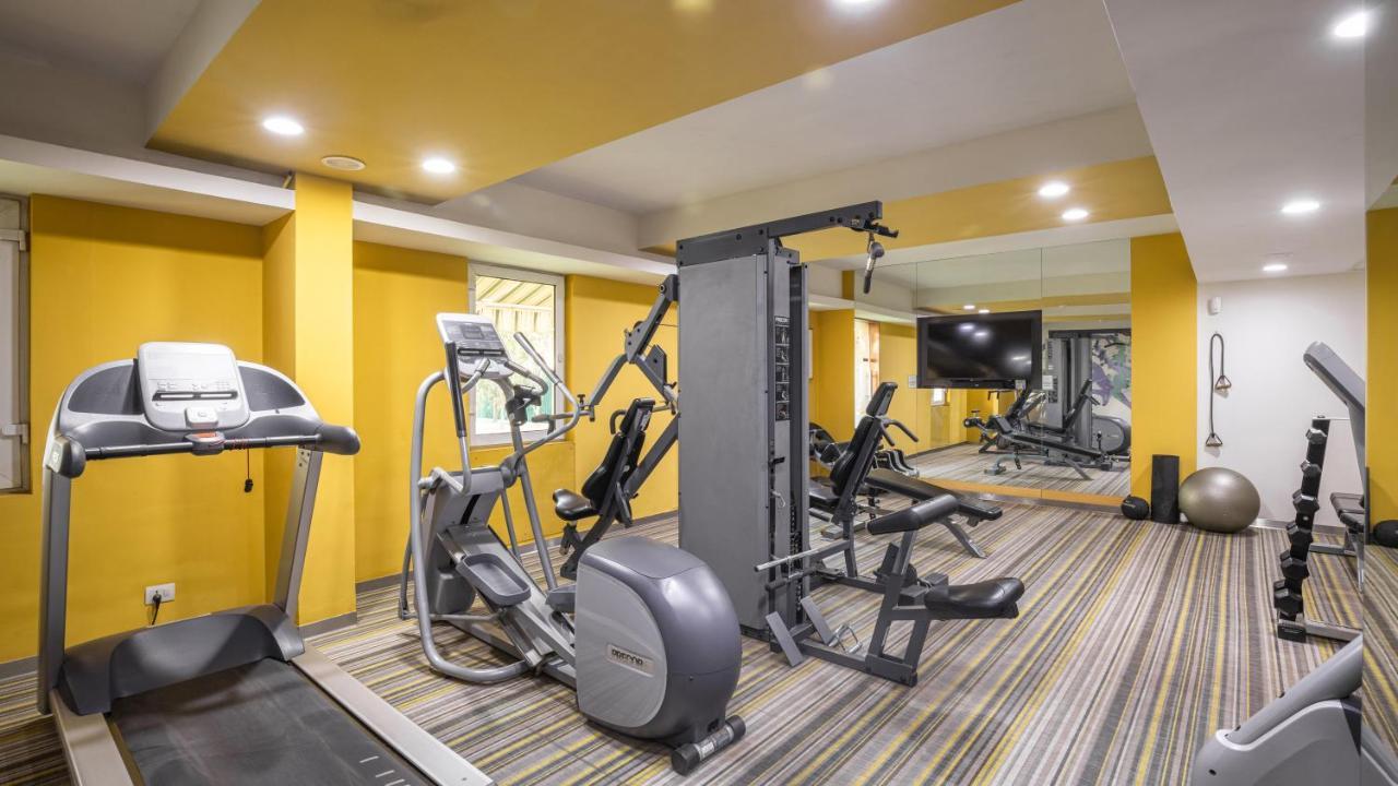 Отель Ibis Gurgaon Golf Course Road - An Accor Brand Экстерьер фото