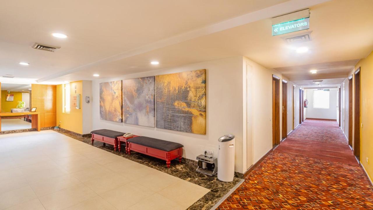 Отель Ibis Gurgaon Golf Course Road - An Accor Brand Экстерьер фото