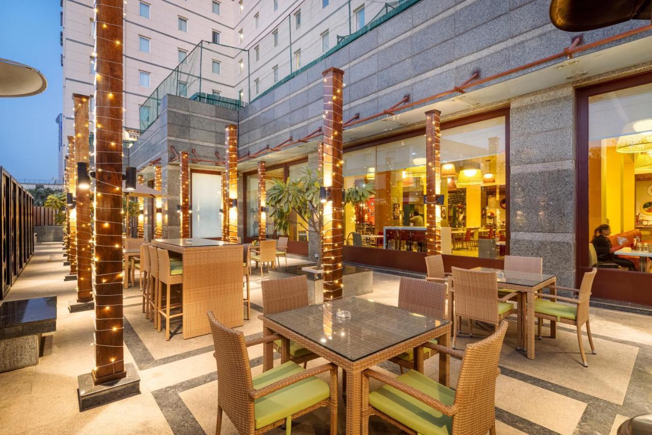 Отель Ibis Gurgaon Golf Course Road - An Accor Brand Экстерьер фото