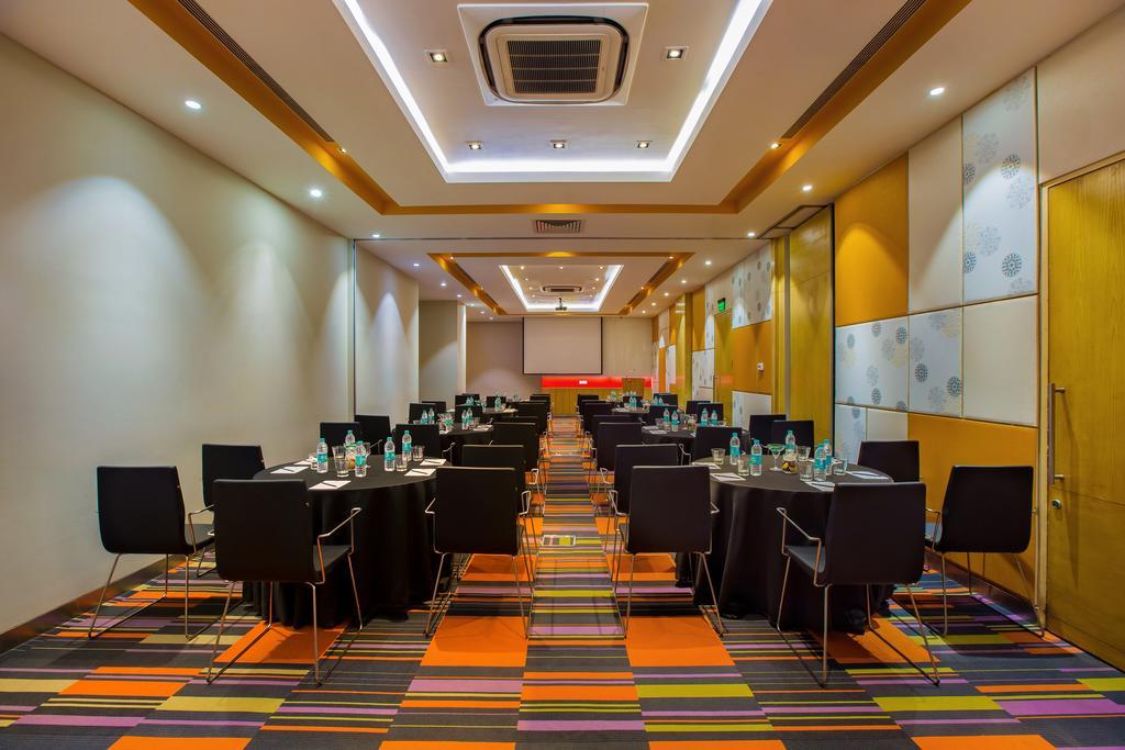 Отель Ibis Gurgaon Golf Course Road - An Accor Brand Экстерьер фото